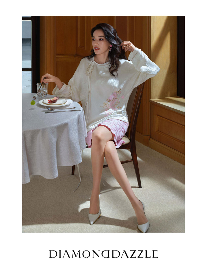 地素時尚集團發(fā)布全新春季廣告大片 感觸春之韻律，浸潤靈動之美