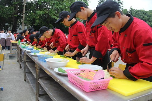旅游服務系 以匠心服務，繪就美好旅途