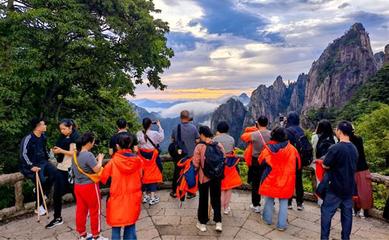 搶抓復(fù)蘇機遇,深化文旅融合,全面升級產(chǎn)品服務(wù) 黃山風(fēng)景區(qū)接待游客創(chuàng)歷史新高